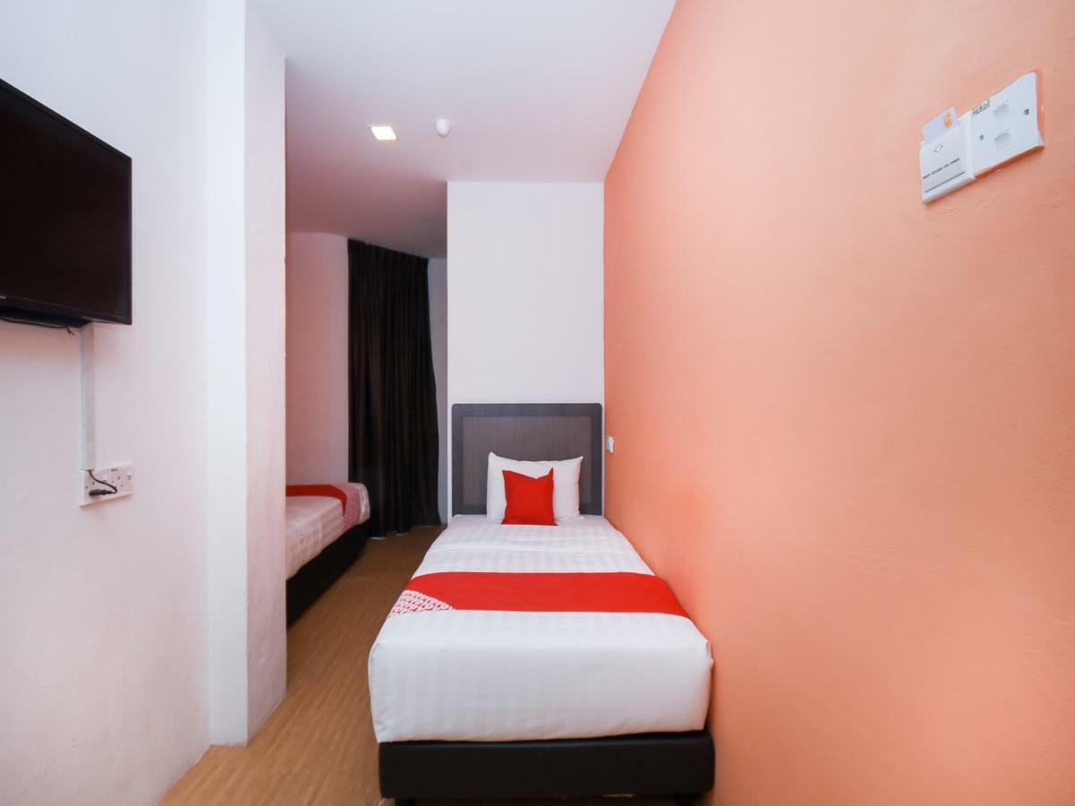 Oyo 1111 Harmony Stay Miri Exterior foto